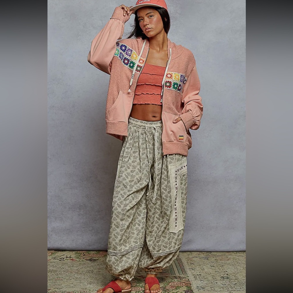 POL Contrast Sleeve Rainbow Grannie Square Pattern Detail Zipper Hoodie Jacket